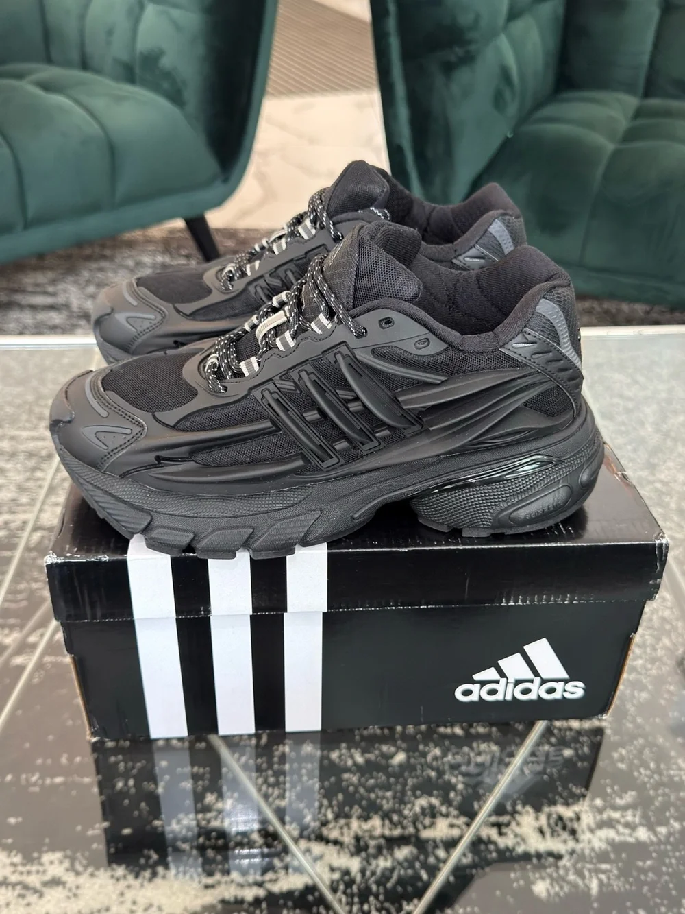 adidas Men's Black Low-Top Athletic Sneakers